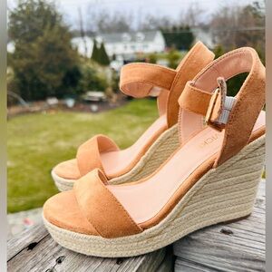 Vionic Tan and Beige Suede Wedge Sandals